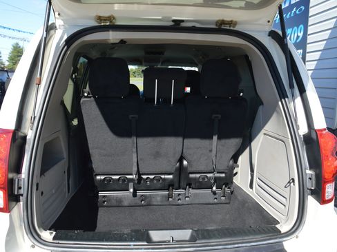 Used 2013 Dodge Grand Caravan SE image 9