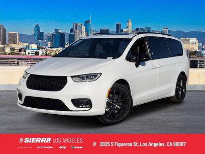 New 2025 Chrysler Pacifica Limited