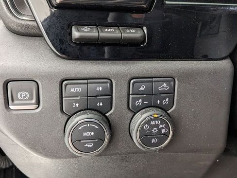 Used 2024 Chevrolet Silverado 1500 ZR2 w/ Technology Package image 21