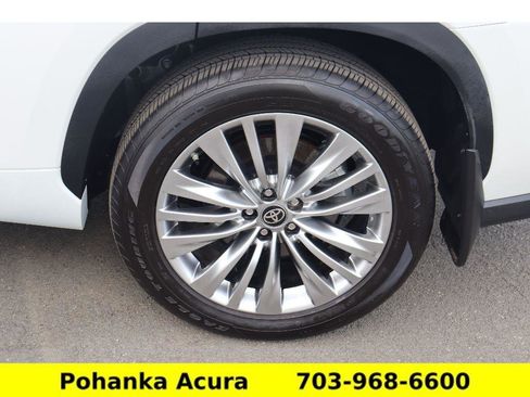 Used 2025 Toyota Highlander Platinum AWD/4WD image 37
