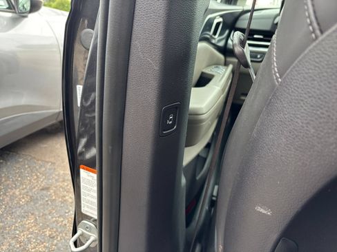 Used 2026 Kia Carnival FWD image 25