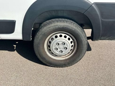 Used 2024 RAM ProMaster 2500 w/ Convenience Group FWD image 11