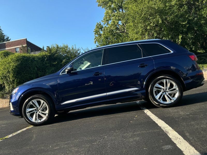 Used 2023 Audi Q7 2.0T Premium w/ Convenience Package AWD/4WD image 1