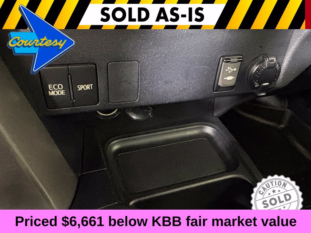 Used 2017 Toyota RAV4 LE w/ Carpet Mat Package FWD image 31