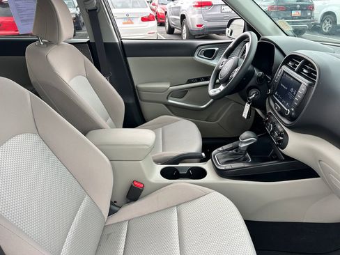 Used 2022 Kia Soul LX FWD image 31
