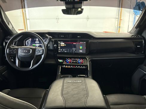Used 2024 GMC Sierra 2500 AT4X image 16