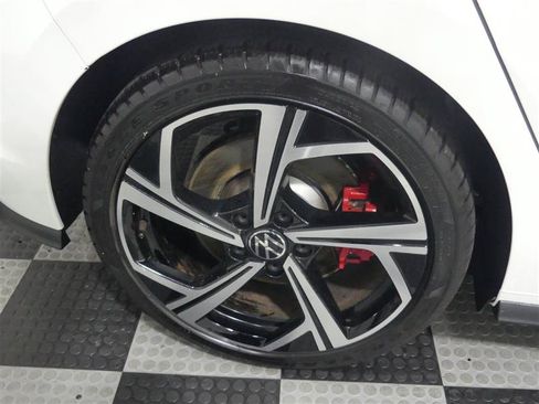Used 2024 Volkswagen GTI SE FWD image 17