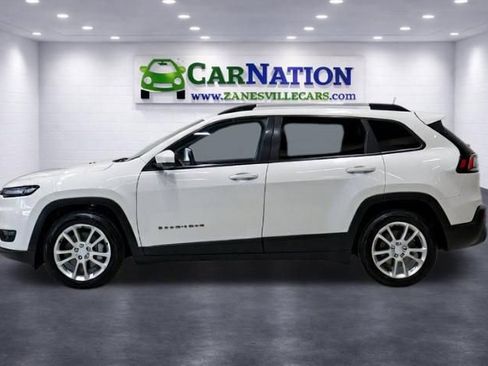 Used 2019 Jeep Cherokee Overland w/ Technology Group AWD/4WD image 3