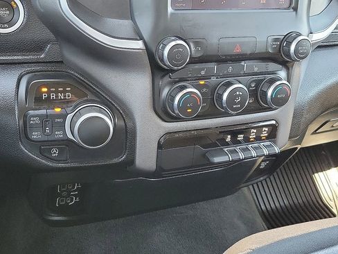 Used 2022 RAM 1500 Big Horn AWD/4WD image 17