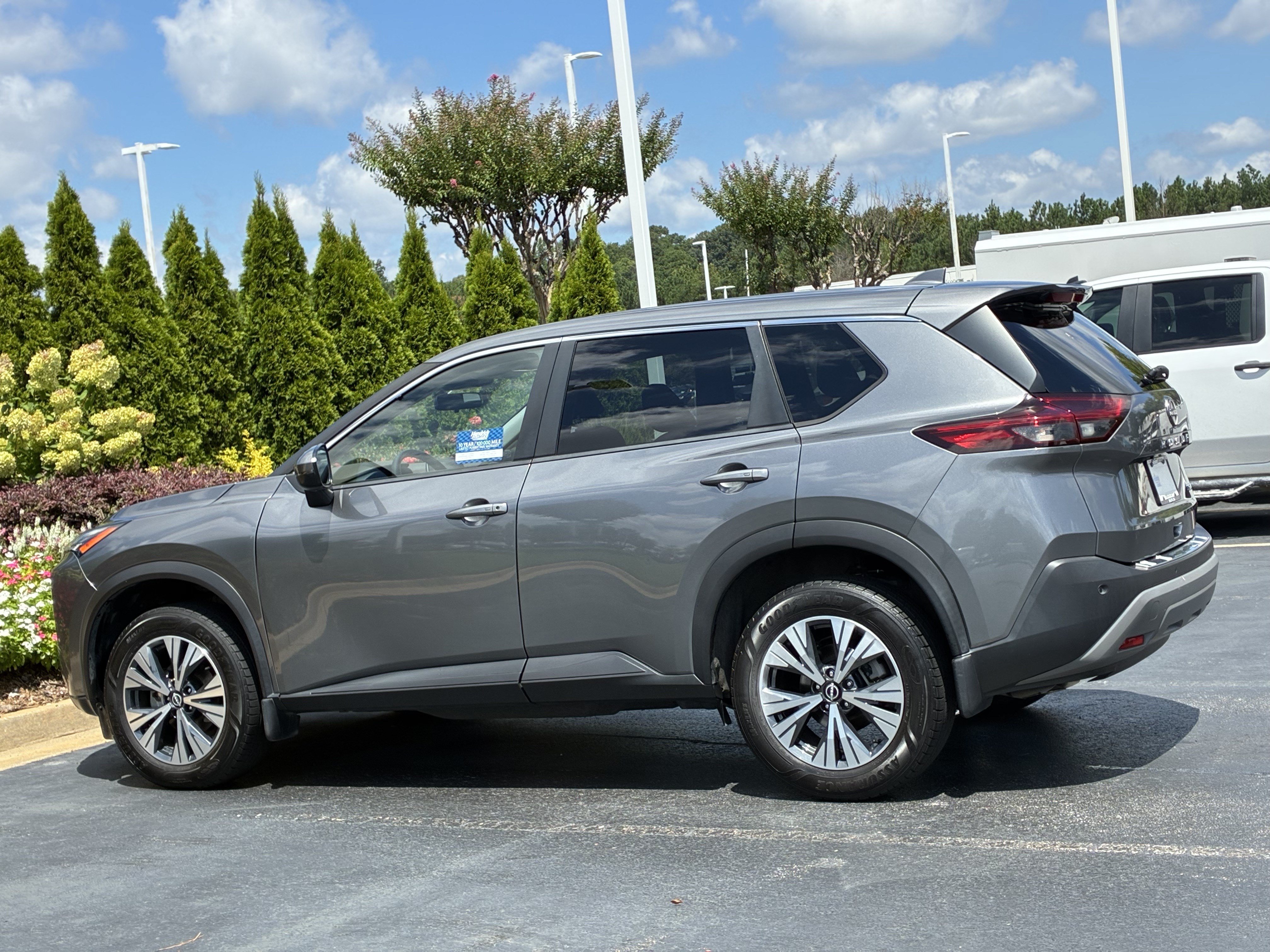 Used 2022 Nissan Rogue SV FWD image 8