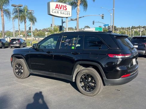 Used 2025 Jeep Grand Cherokee Altitude image 8
