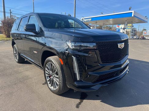 Used 2023 Cadillac Escalade V AWD/4WD image 8