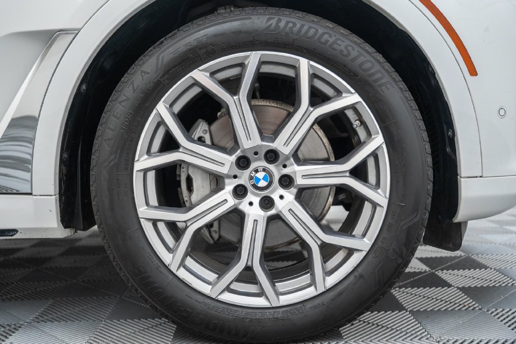 Used 2020 BMW X7 xDrive40i w/ Cold Weather Package AWD/4WD image 22
