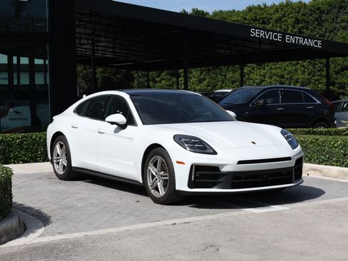 Used 2025 Porsche Panamera RWD image 2