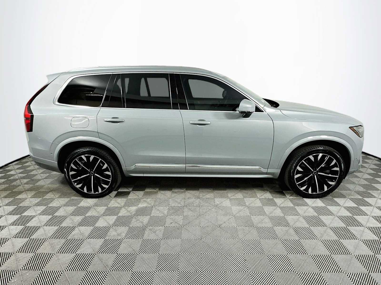 Used 2026 Volvo XC90 T8 Plus w/ Protection Package AWD/4WD image 8