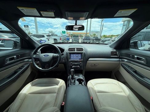 Used 2018 Ford Explorer XLT w/ Equipment Group 202A FWD image 14