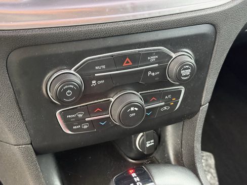 Used 2023 Dodge Charger SXT RWD image 22