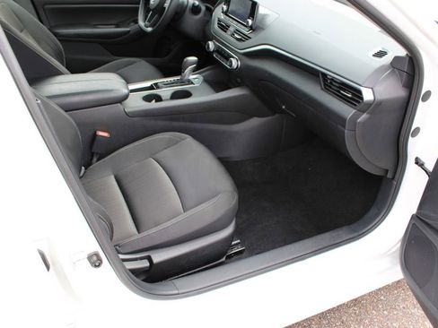 Used 2024 Nissan Altima 2.5 S FWD image 6