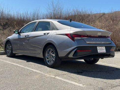Used 2024 Hyundai Elantra SEL image 6
