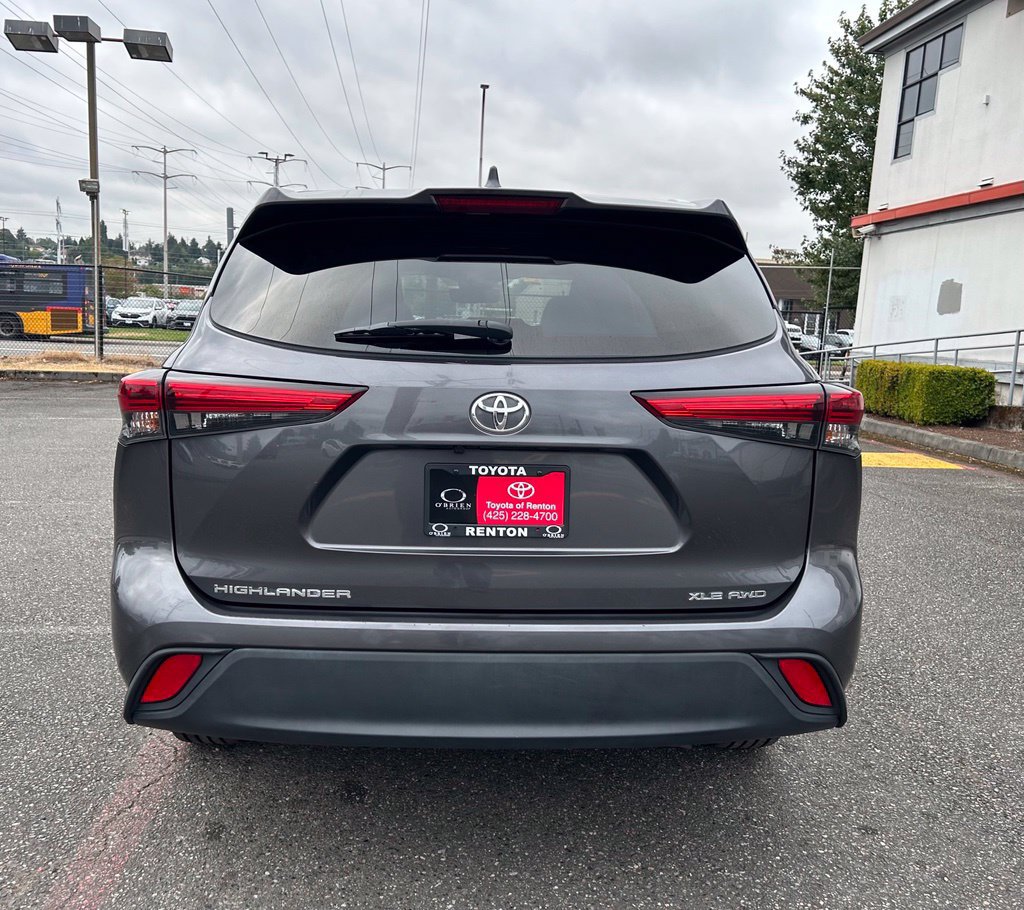 Used 2023 Toyota Highlander XLE AWD/4WD image 6