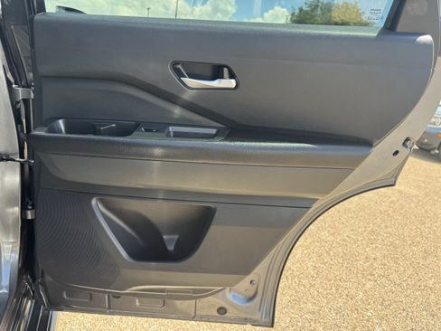Used 2022 Nissan Pathfinder SV FWD image 30