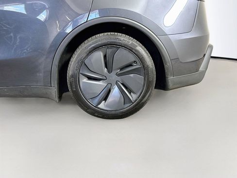 Used 2026 Tesla Model Y Long Range RWD image 18
