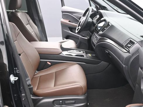 Used 2025 Honda Passport EX-L image 11
