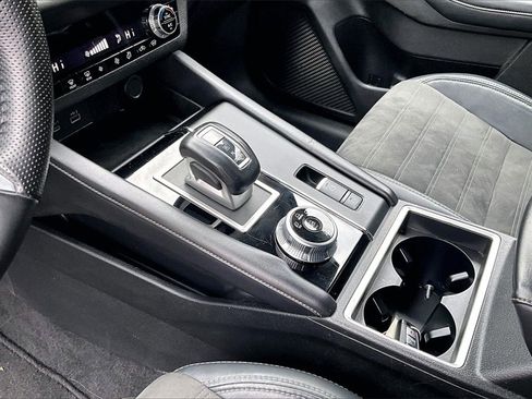 Used 2023 Mitsubishi Outlander SE image 16