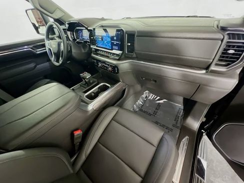 Used 2025 Chevrolet Silverado 1500 LTZ AWD/4WD image 35