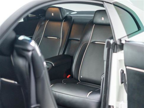 Used 2016 Rolls-Royce Wraith image 20
