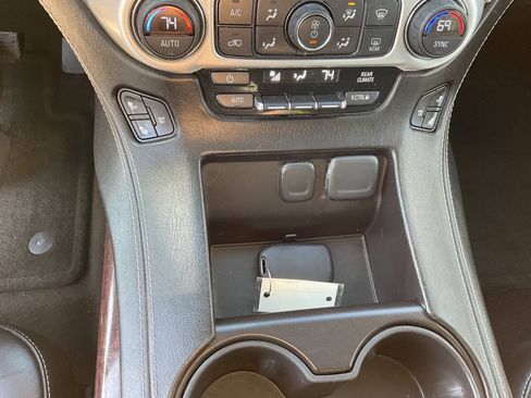 Used 2015 GMC Yukon XL SLT w/ Open Road Package AWD/4WD image 23
