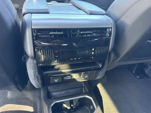 Used 2023 Jeep Wagoneer Series II AWD/4WD image 10