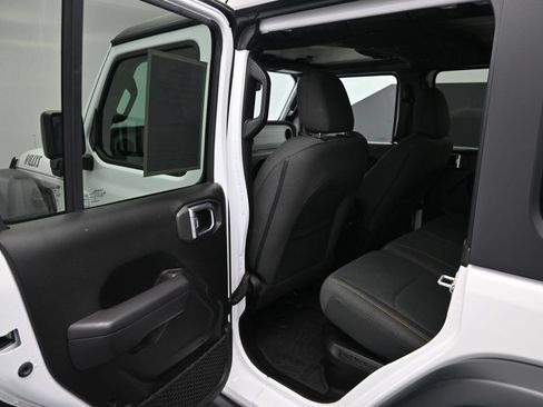 Used 2024 Jeep Wrangler Unlimited AWD/4WD image 12