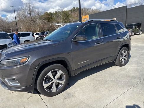 Used 2019 Jeep Cherokee Limited image 12
