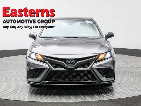 Used 2023 Toyota Camry SE image 2