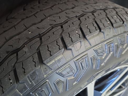 Used 2024 GMC Yukon AT4 image 21