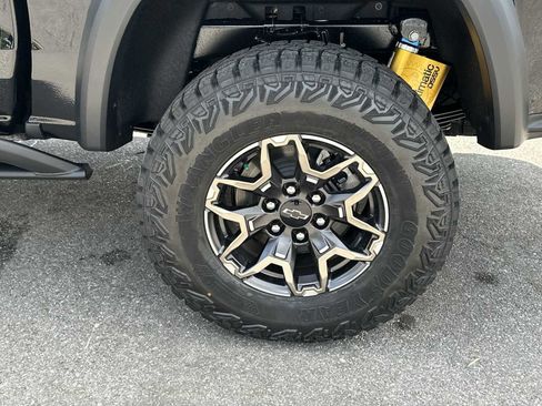 New 2026 Chevrolet Colorado ZR2 w/ Technology Package AWD/4WD image 12