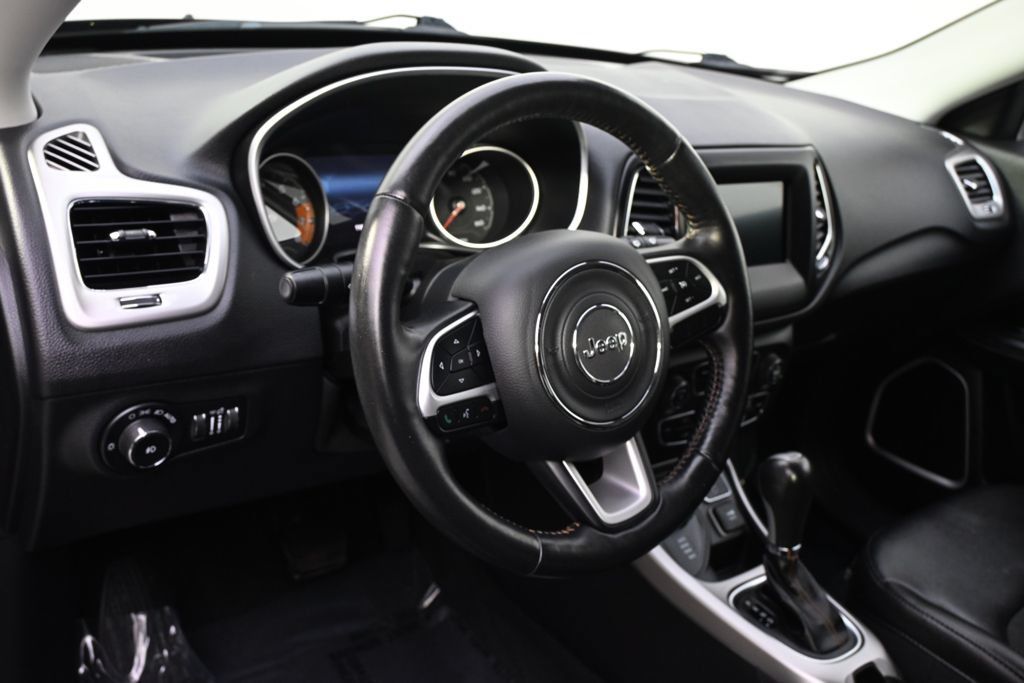 Used 2018 Jeep Compass Latitude w/ Popular Equipment Group AWD/4WD image 11