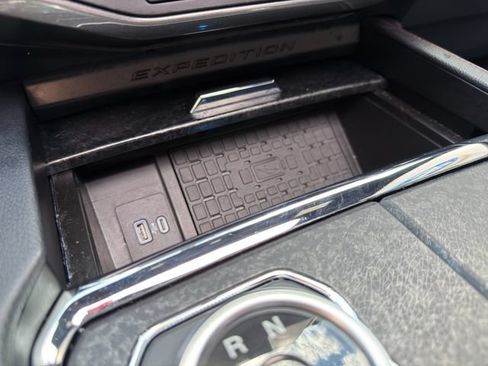 Used 2024 Ford Expedition Limited RWD image 37