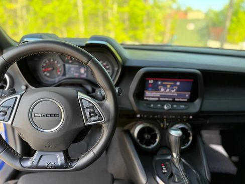 Used 2021 Chevrolet Camaro LT w/ Technology Package RWD image 18