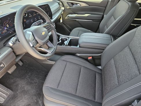 New 2026 Chevrolet Traverse LT w/ Sun and Wheel Package FWD image 9