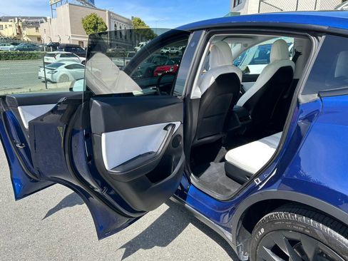 Used 2021 Tesla Model Y Long Range image 52