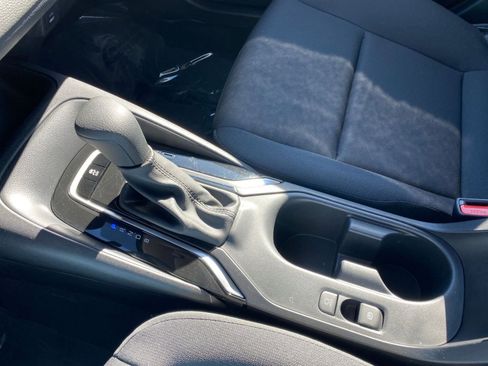 Used 2025 Toyota Corolla LE image 41