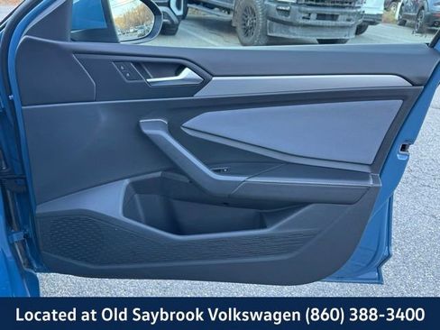 Certified 2025 Volkswagen Jetta SE image 25