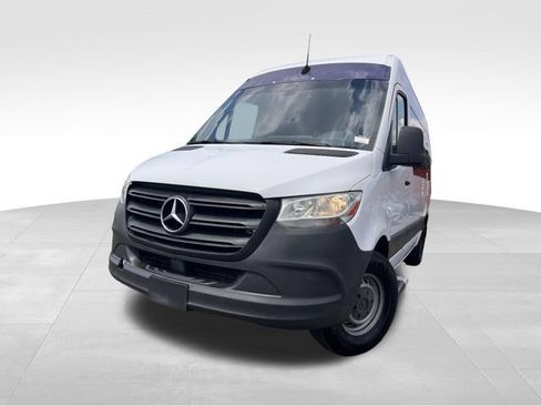Used 2021 Mercedes-Benz Sprinter 2500 image 9