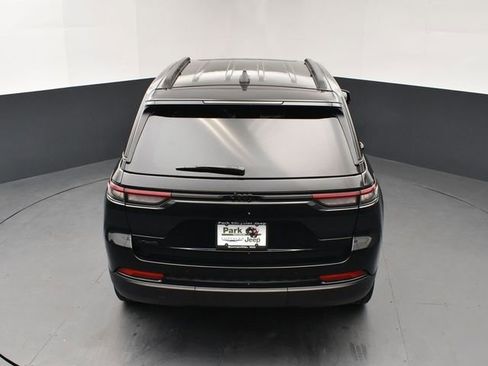 Used 2023 Jeep Grand Cherokee Altitude image 17