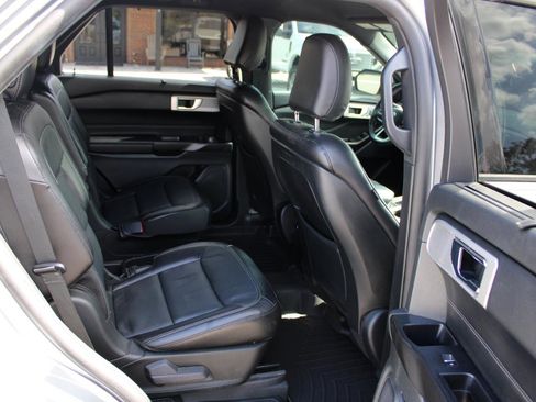 Used 2020 Ford Explorer Limited RWD image 8