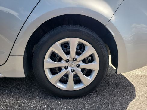 Used 2025 Toyota Corolla LE FWD image 8