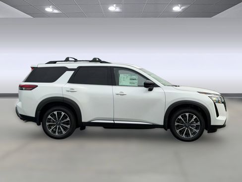 New 2026 Nissan Pathfinder Platinum AWD/4WD image 8