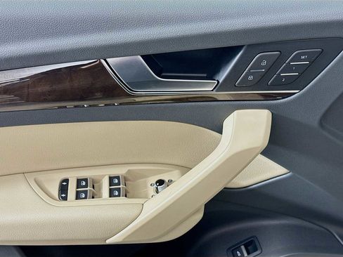 Used 2019 Audi Q5 2.0T Premium w/ Convenience Package image 18